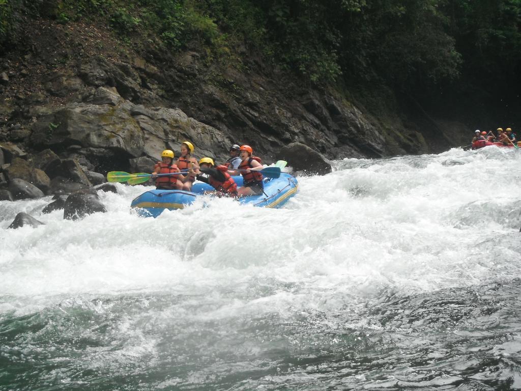 Spanish By The River - Turrialba Bagian luar foto