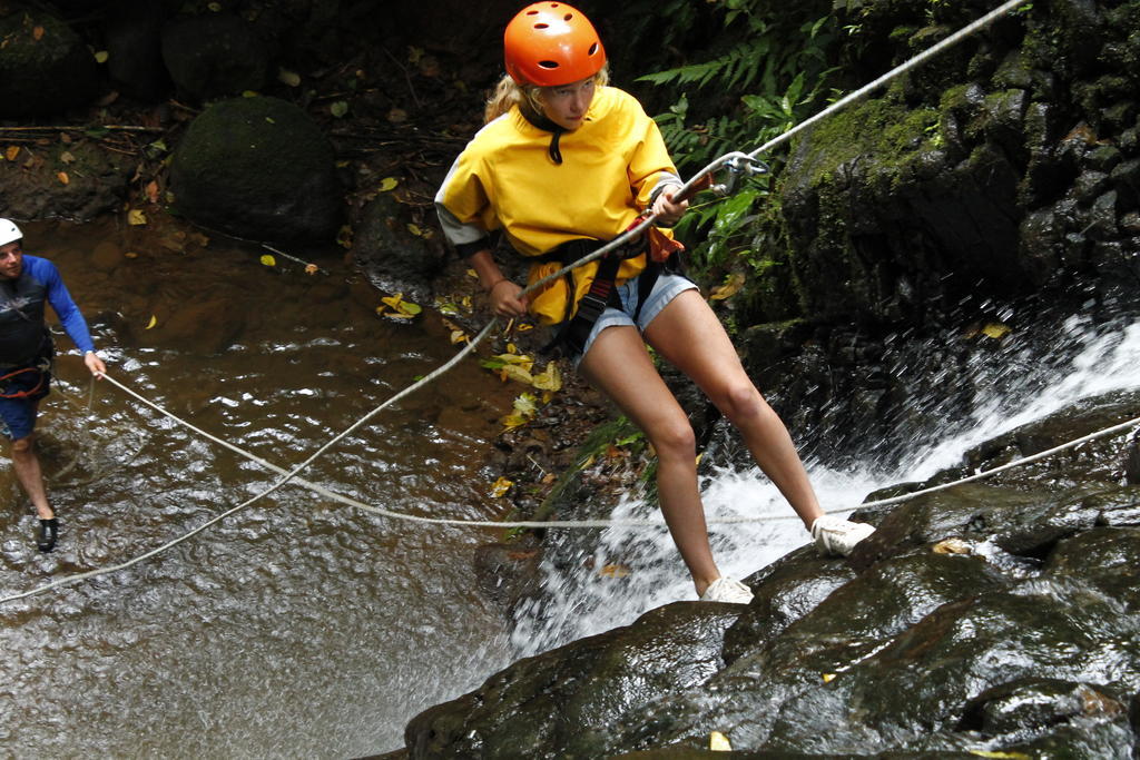 Spanish By The River - Turrialba Bagian luar foto