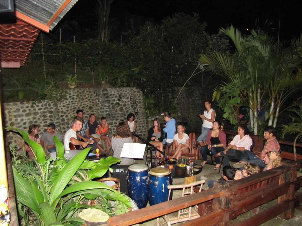 Spanish By The River - Turrialba Bagian luar foto